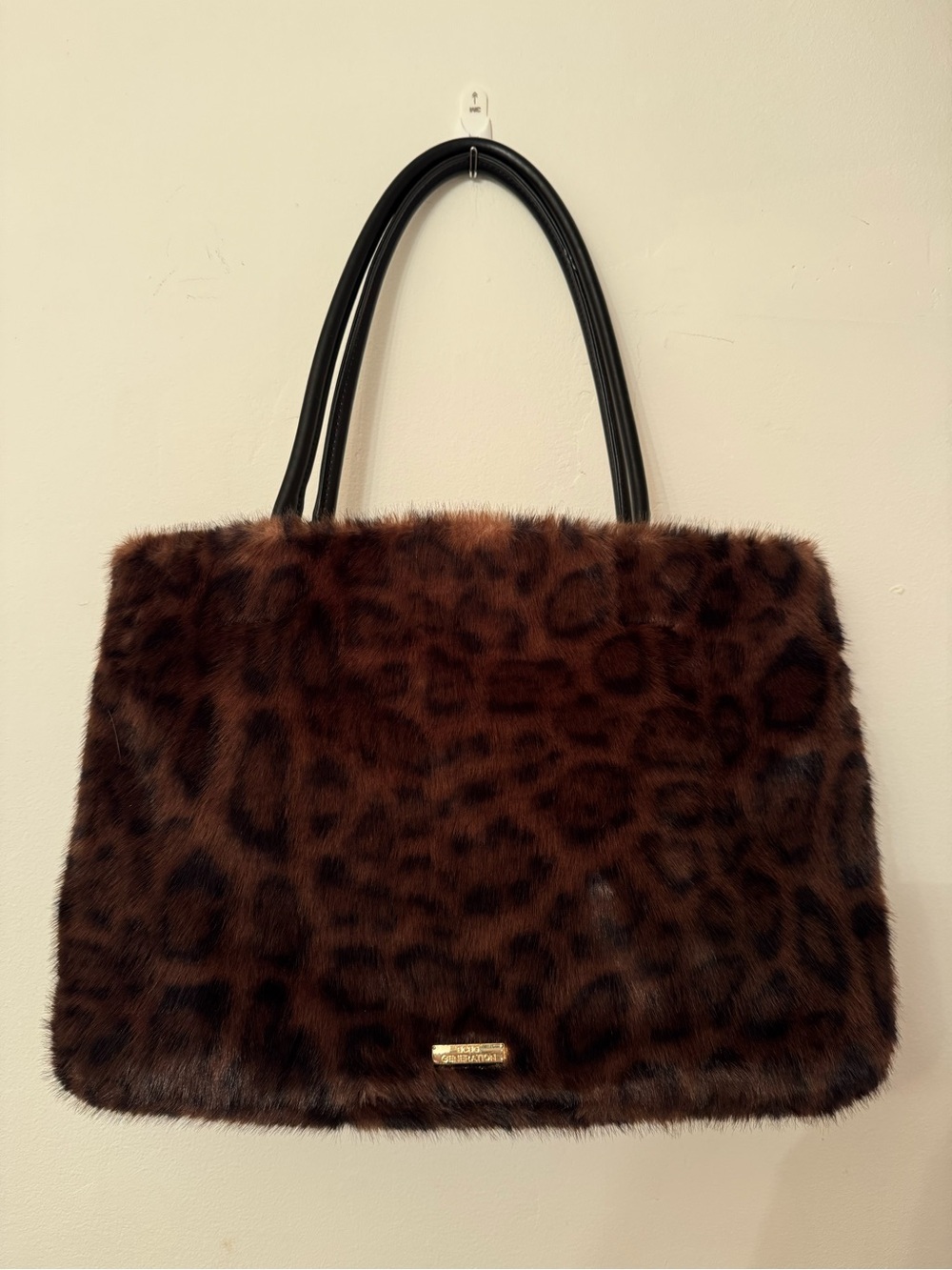 BCBG Generation Faux Fur Leopard Cheetah Tote Bag and Pouch - Picture 3 of 3